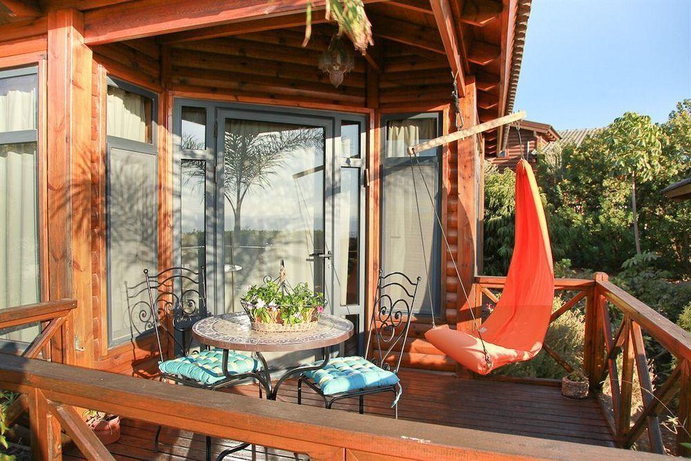 Between Water And Sky Neot Golan Exterior foto